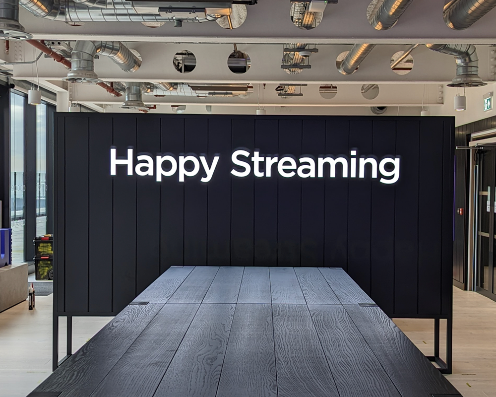 Face Illuminated 3D Lettering example